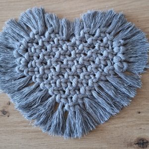 Makramowe Serce Podkładka Pod Kubek – Popielaty Spokój